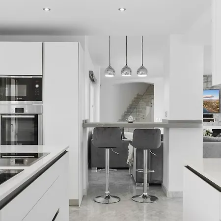 Elviria Lujo, Piscina Y Sauna Privada Villa