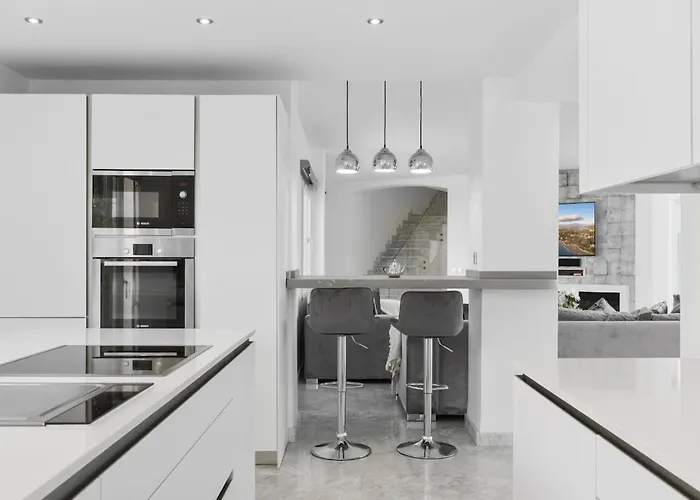 Elviria Lujo, Piscina Y Sauna Privada 빌라