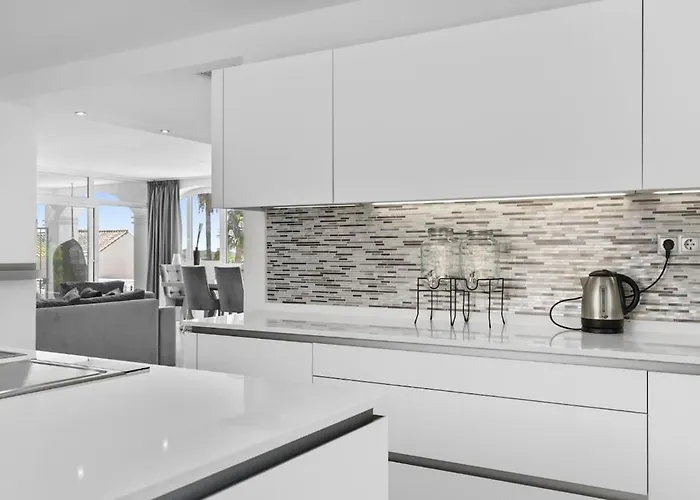 Elviria Lujo, Piscina Y Sauna Privada 빌라