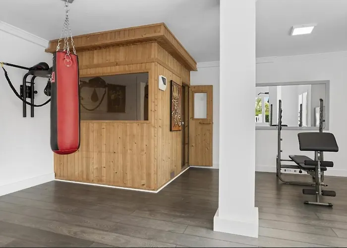 Elviria Lujo, Piscina Y Sauna Privada 빌라 마르베야