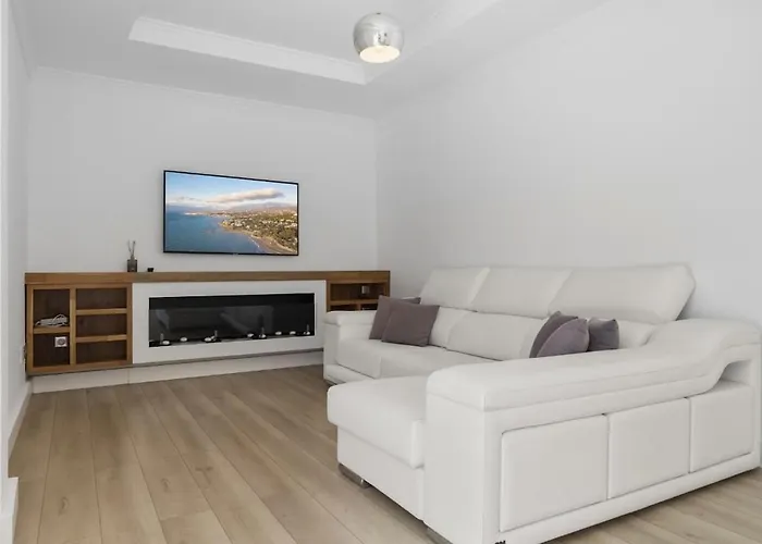 Elviria Lujo, Piscina Y Sauna Privada 빌라